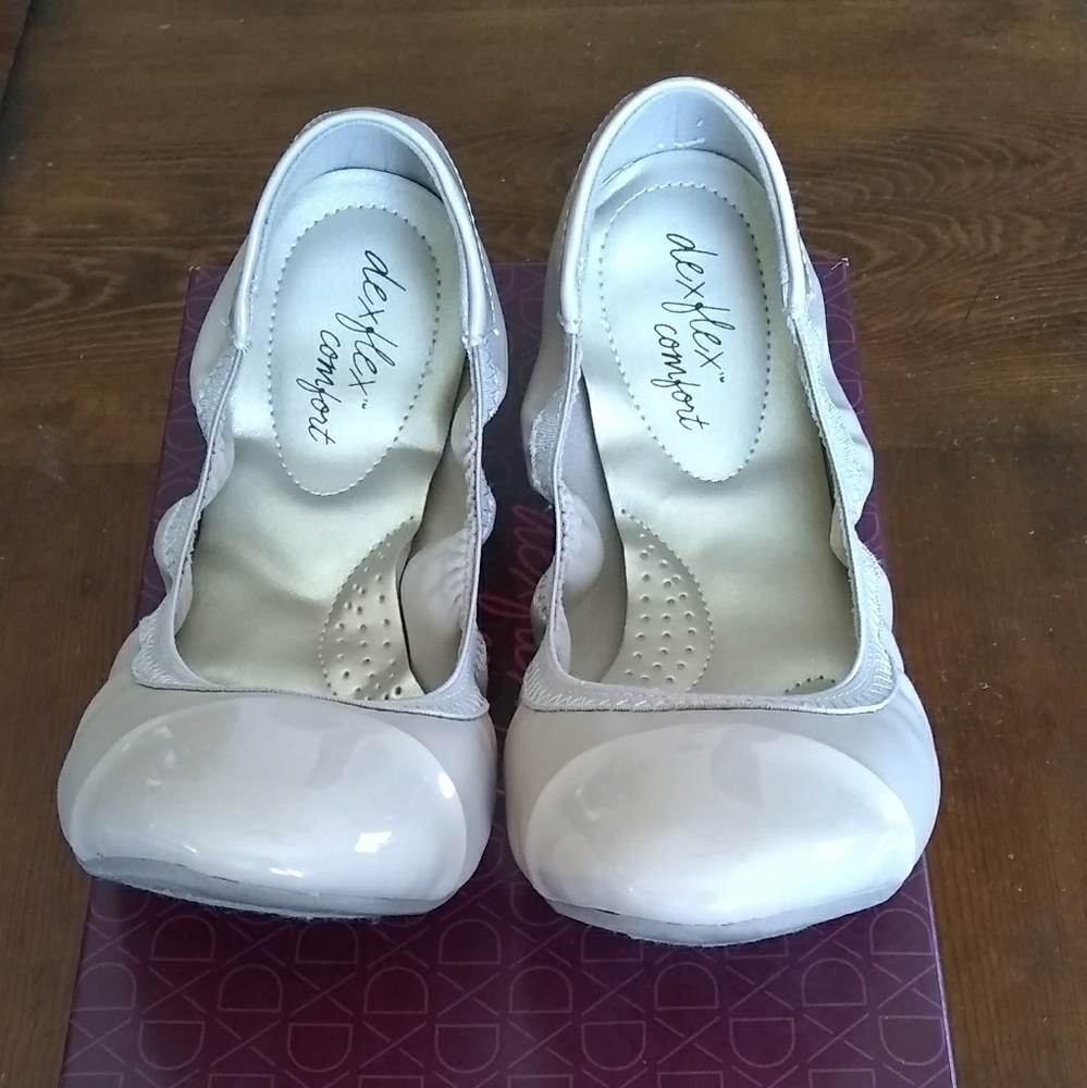 EUC {dexflex comfort} Claire Flats